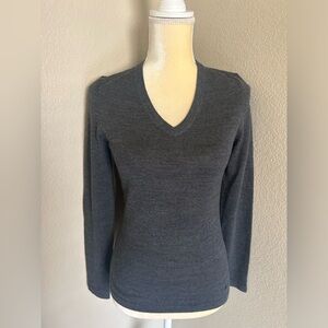 Nike Golf Gray V-Neck Sweater with Fine Knit size XS